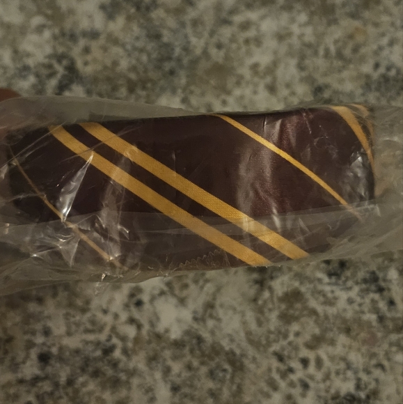 Harry Potter Gryffindor Headband - Picture 2 of 3